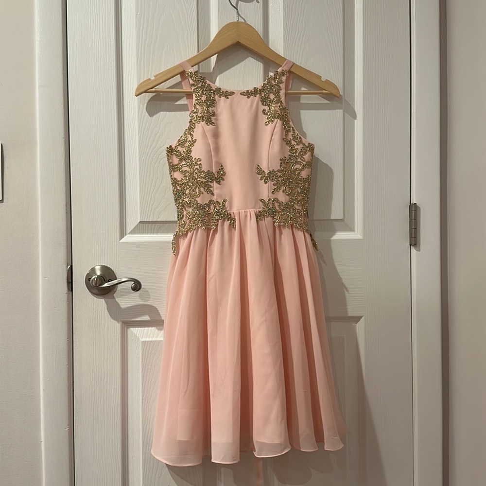 Girls short formal dress blush pink size 8 personally think more a size 9-10